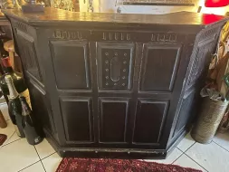 Bar-counter-dark-wood.webp