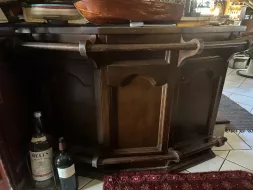 Bar-counter-with-railing.2.webp