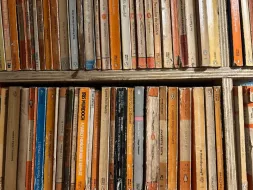 Books-25.webp