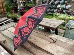 Hand-Held-Umbrellas-6.webp